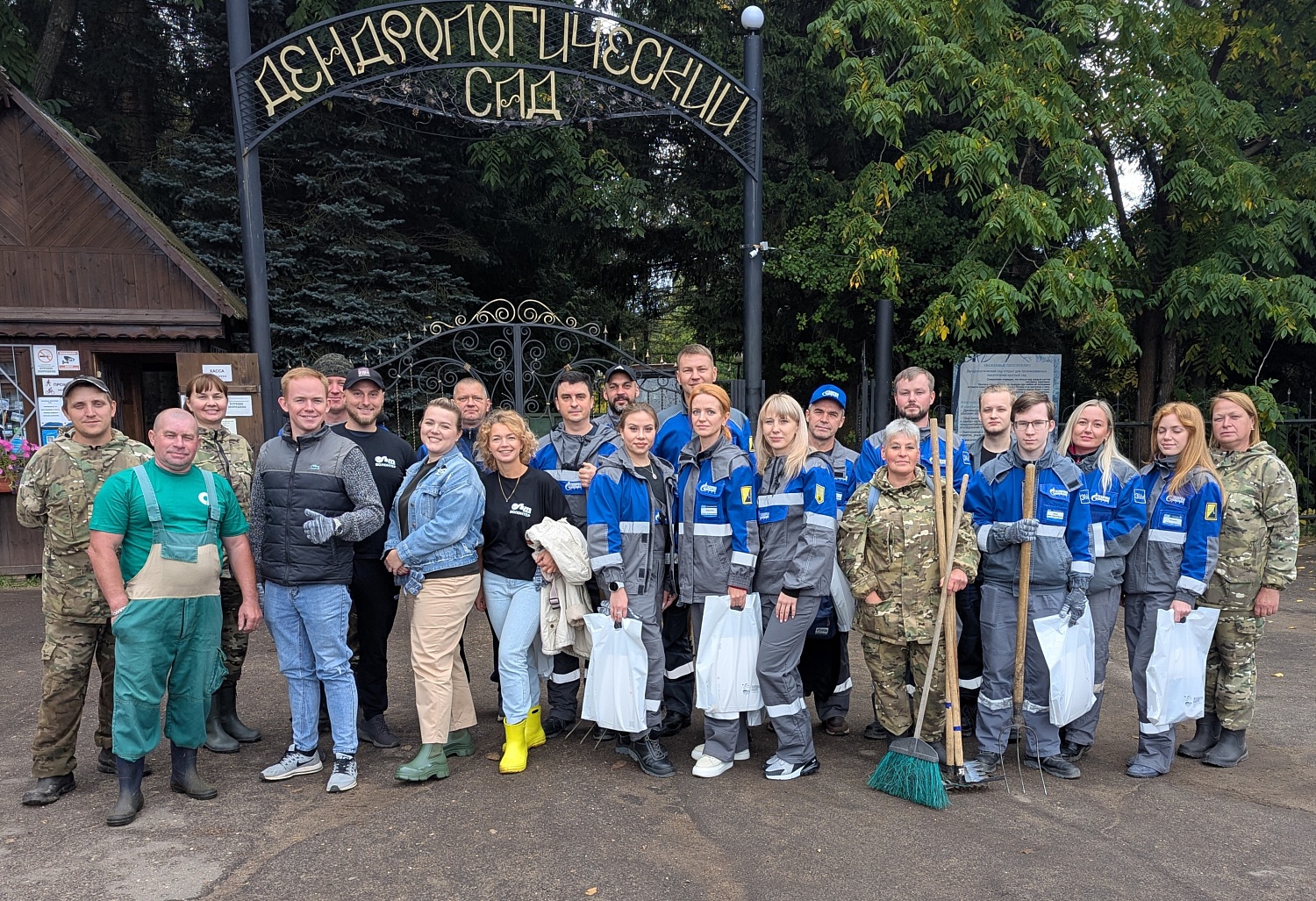 Волонтеры Завода приняли участие в субботнике