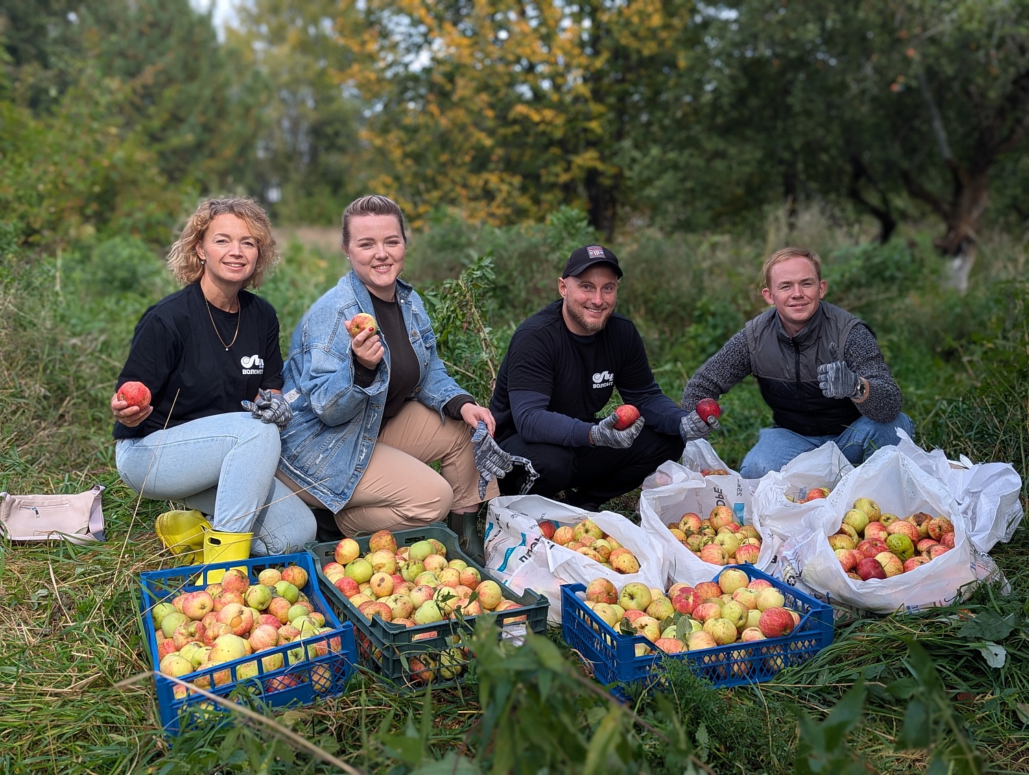 Волонтеры Завода приняли участие в субботнике